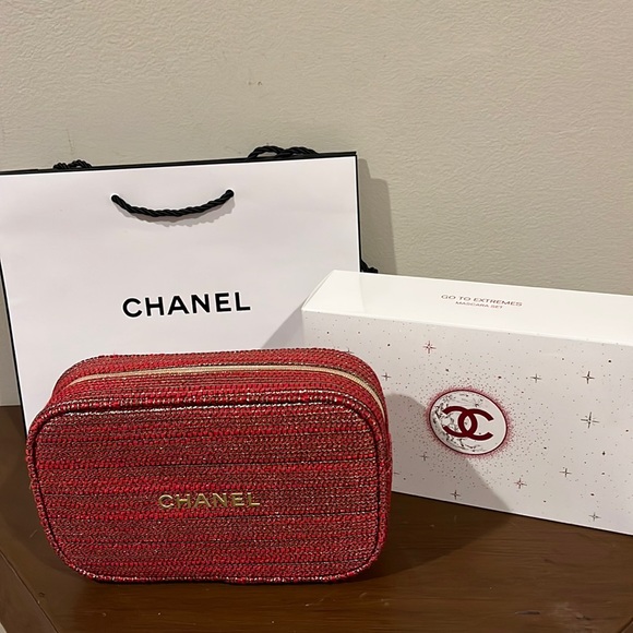 CHANEL Bags Chanel Holiday 222 Cosmetic Bag Poshmark